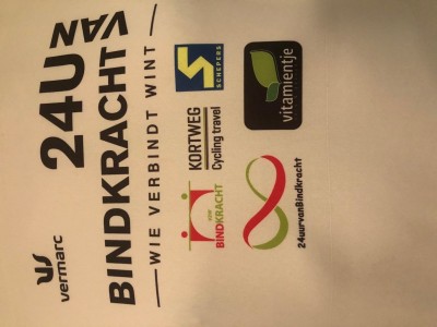 Geen paniek  ... Annick fietst elektrisch  mee en steunt Bindkracht.